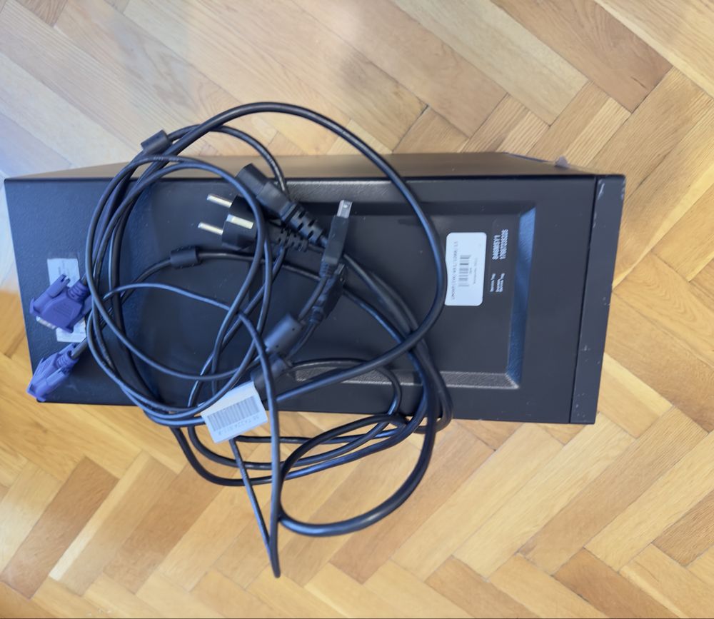 Sprzedaję  monitor komputerowy.