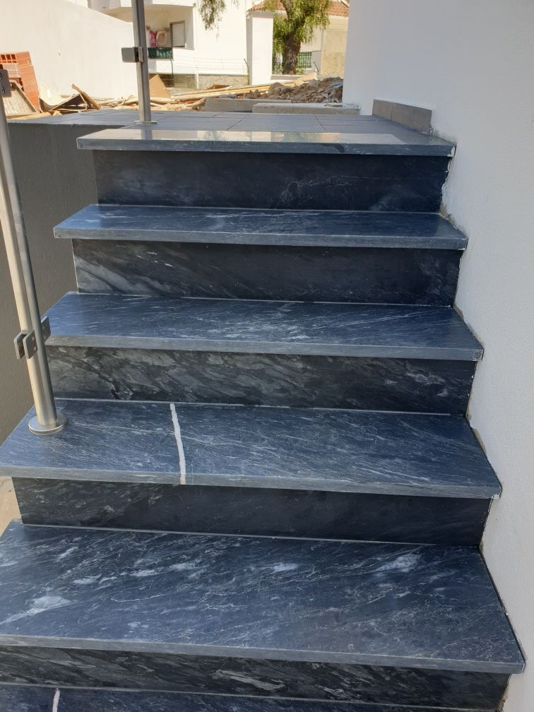 Escadas em pedra marmore
