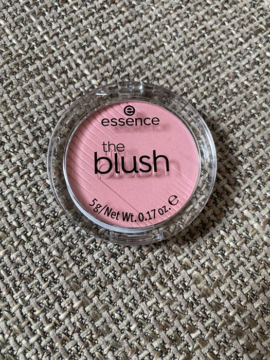 Німецька косметика essence помади румяна вії ресницы консилер