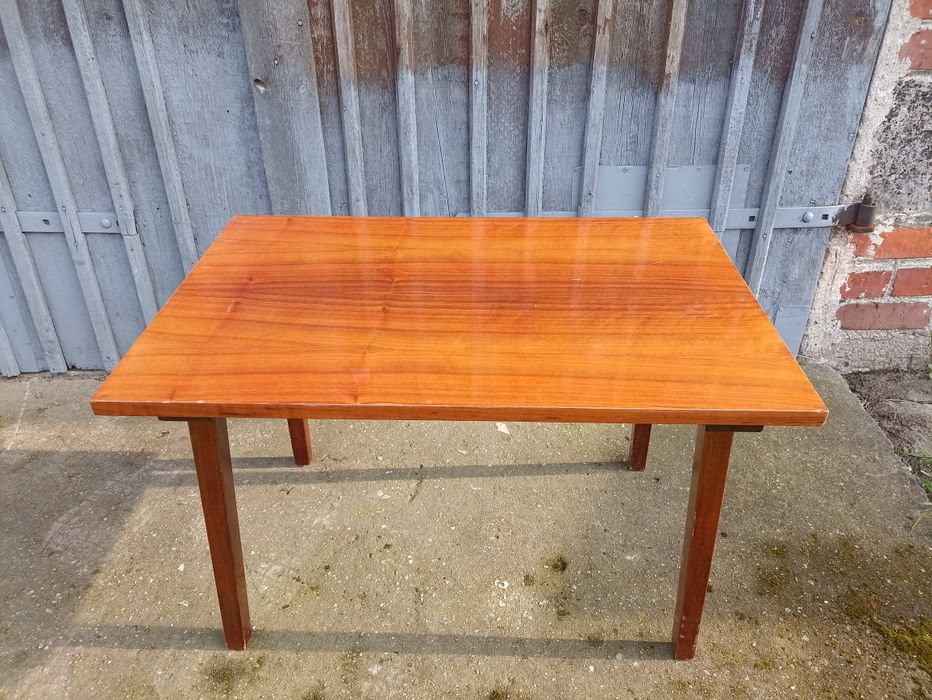 Mały stary stolik lakierowany z okresu Plr