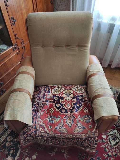 Продам комплект диван та 2 м'які крісла