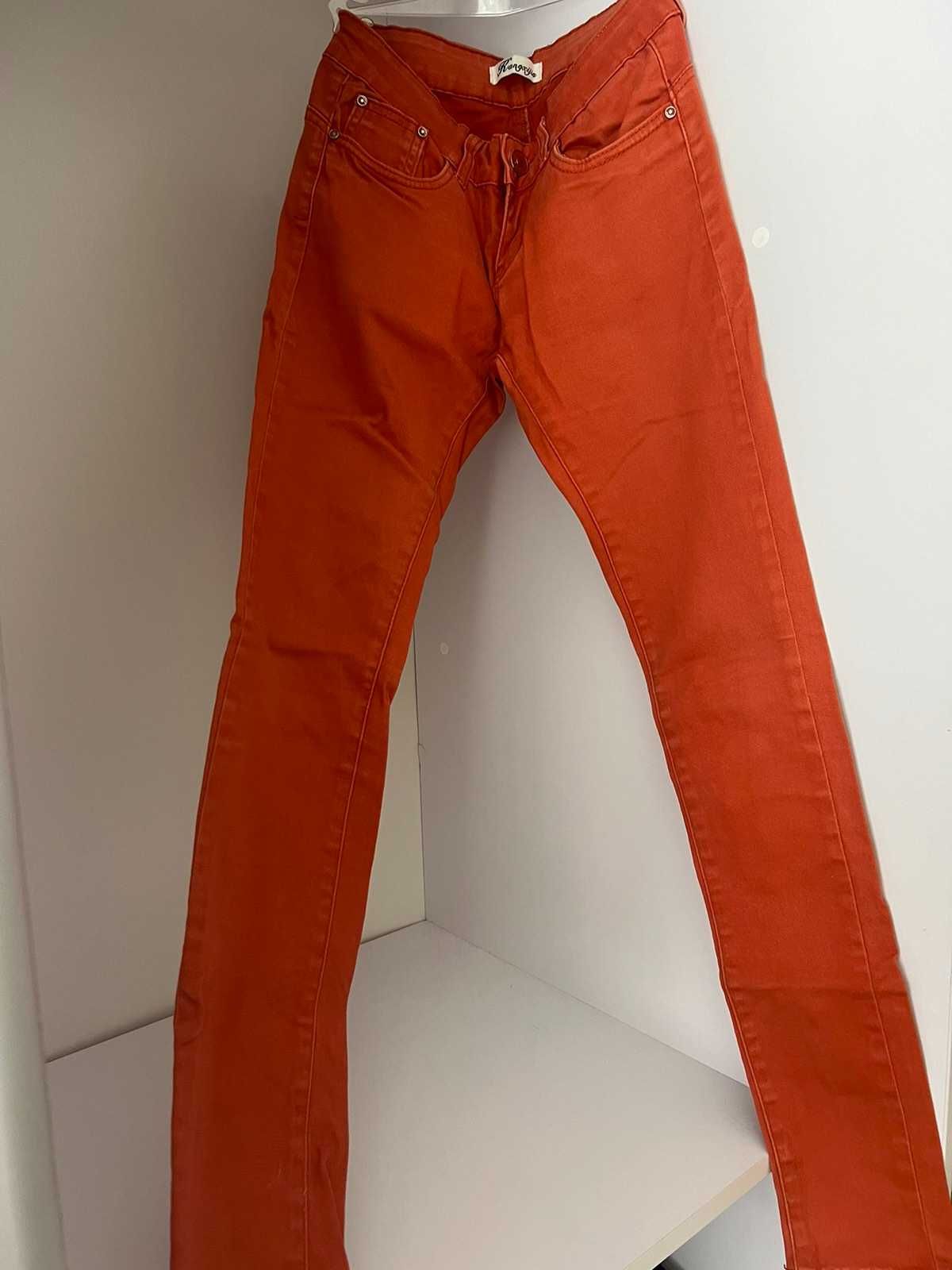 оранжевый  джинсы