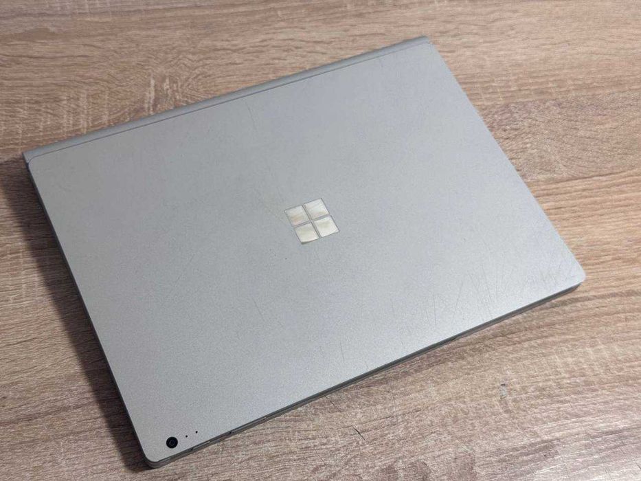 Surface Book • i5 • Nvidia 1Gb • 8GB RAM • 256GB SSD • Win 11 Pro •