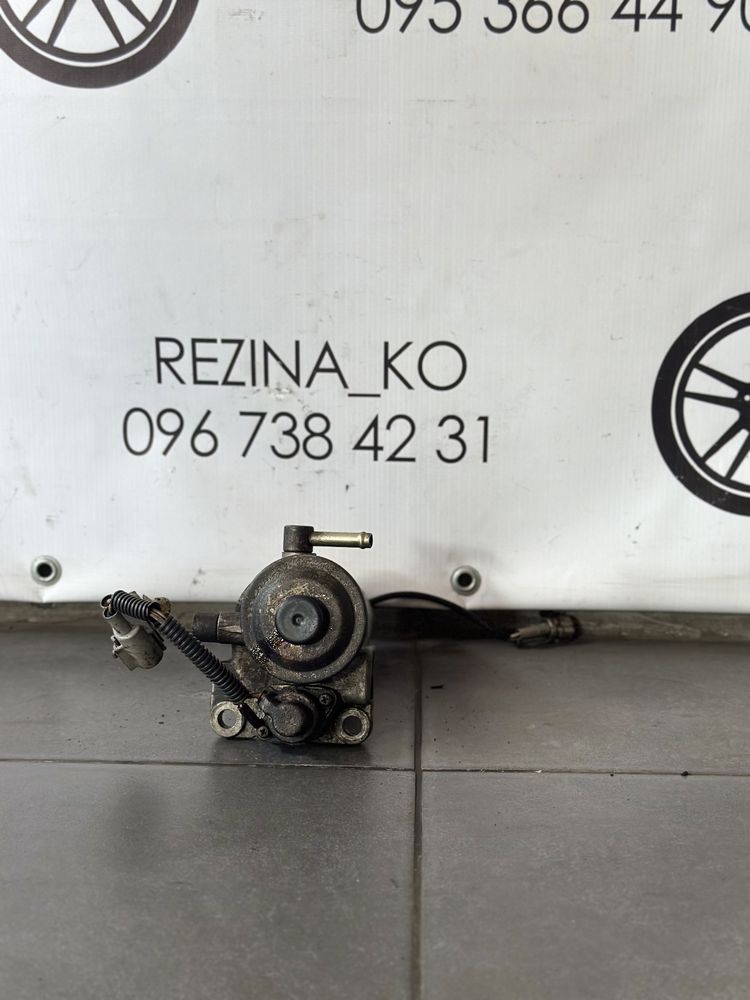 Корпус+підкачка паливного фільра Toyota Hiace 2.4 2.5 TD 1995-2010 р.