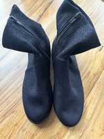 Zara buty brokatowo-granatowe za kostkę