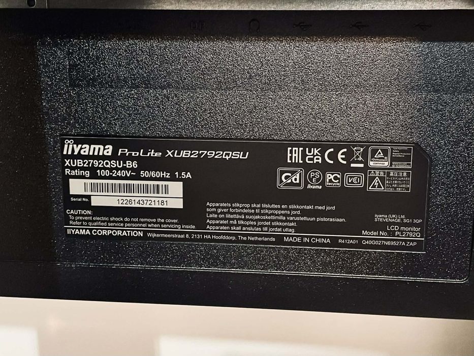 Monitor 27 cali w bardzo dobrym stanie .