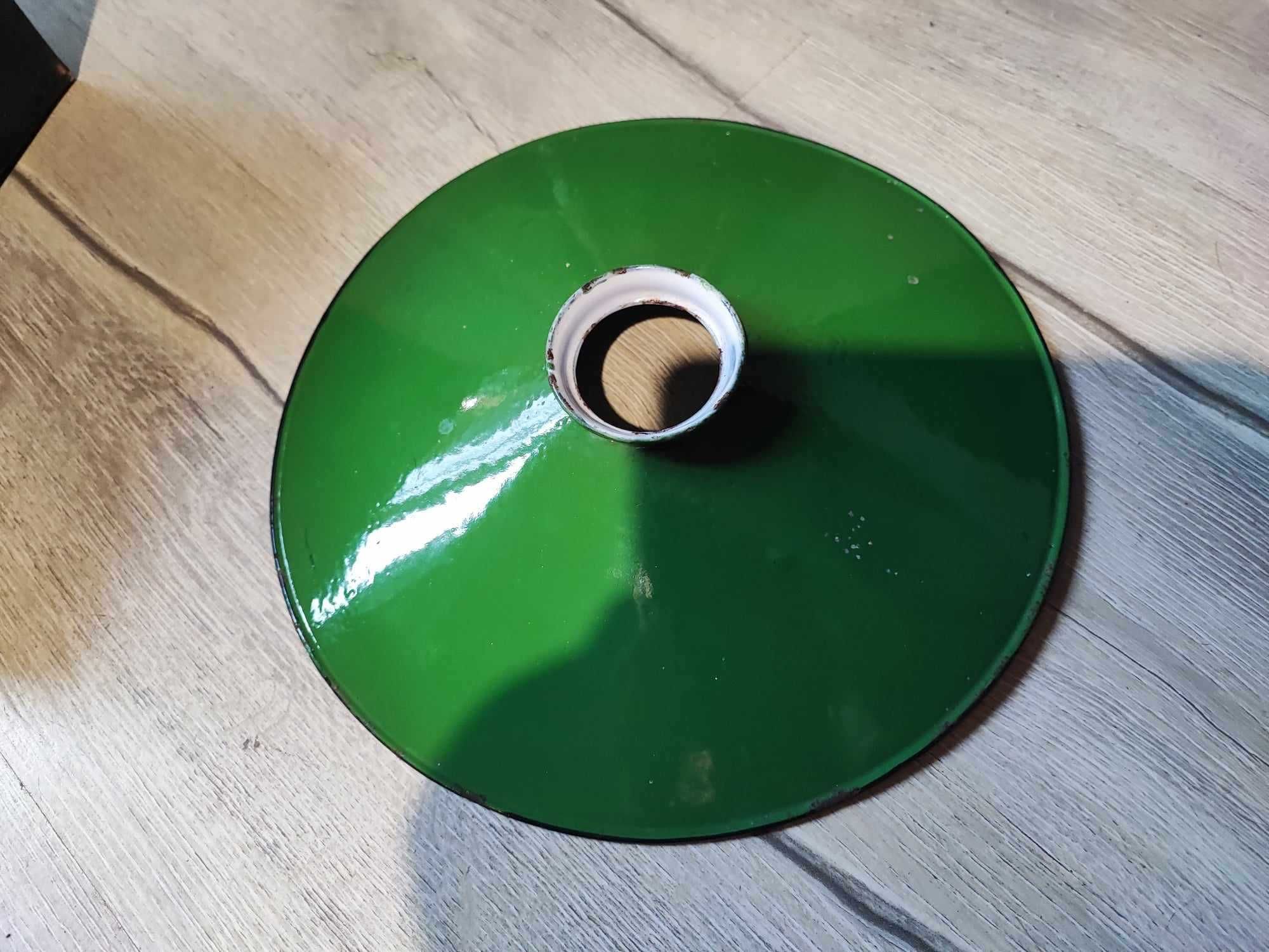 Przedwojenny klosz zielony,emaliowany do lampy