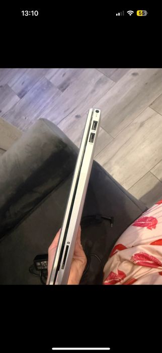 Laptop HP z podświetlaną klawiaturą