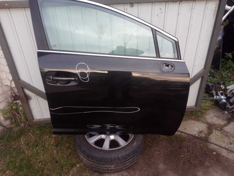 Toyota avensis t27 09-18 drzwi prawy przód kolor 209 czarne