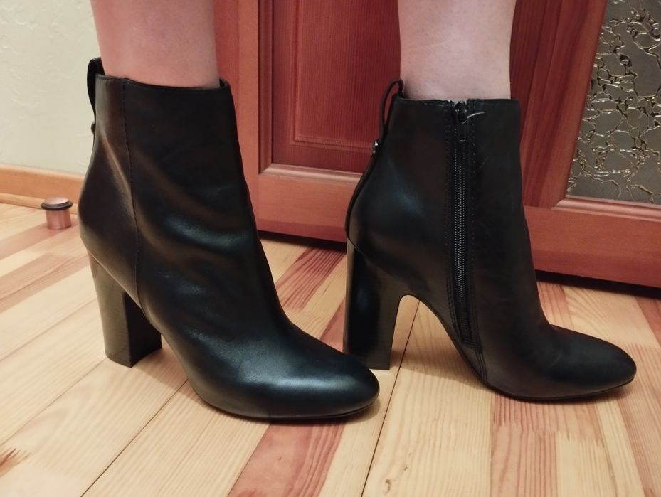 Шкірні весняні чобітки Guess, черевички, напівчоботи, полусапожки