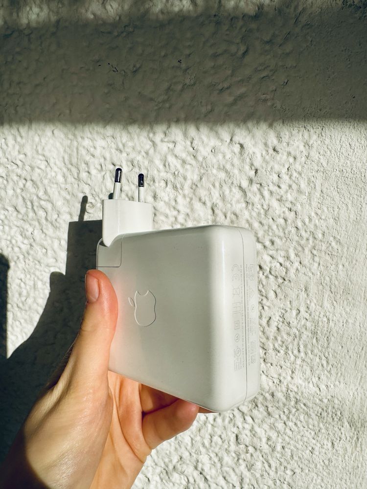 Оригінальний блок живлення  на Apple Power adapter usb-c 140w