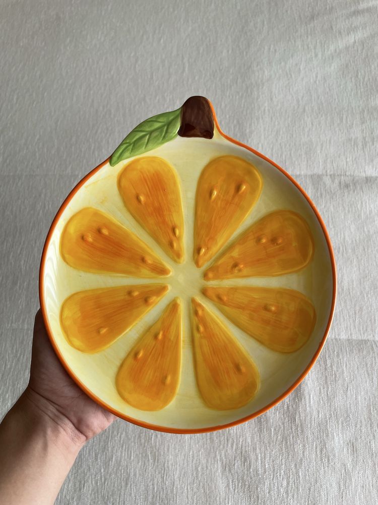 Prato em forma de fruta laranja