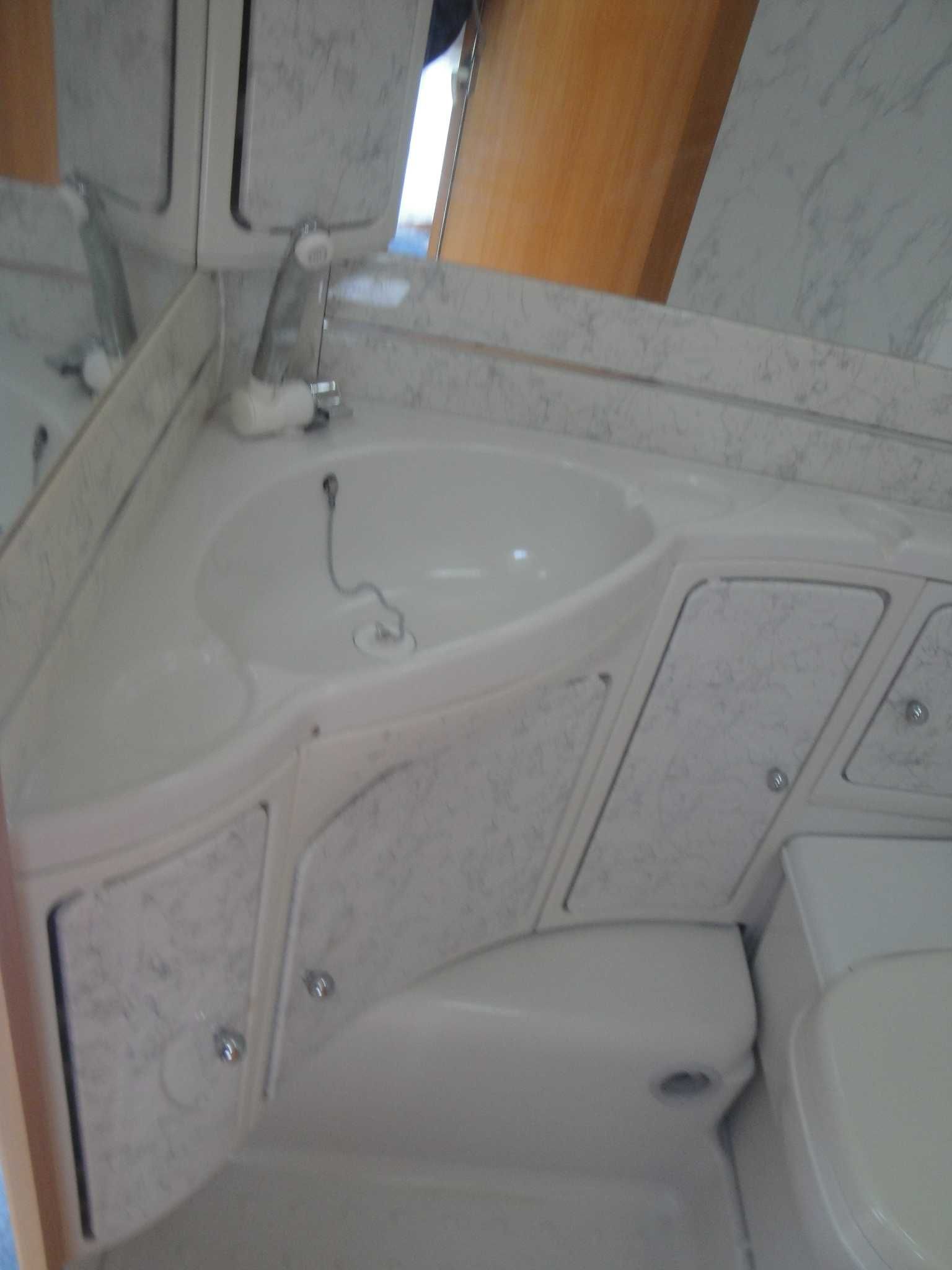 Zarezerwowana!  Lmc  ,waga Dmc 1200 kg , wc , namiot pełen łóżko