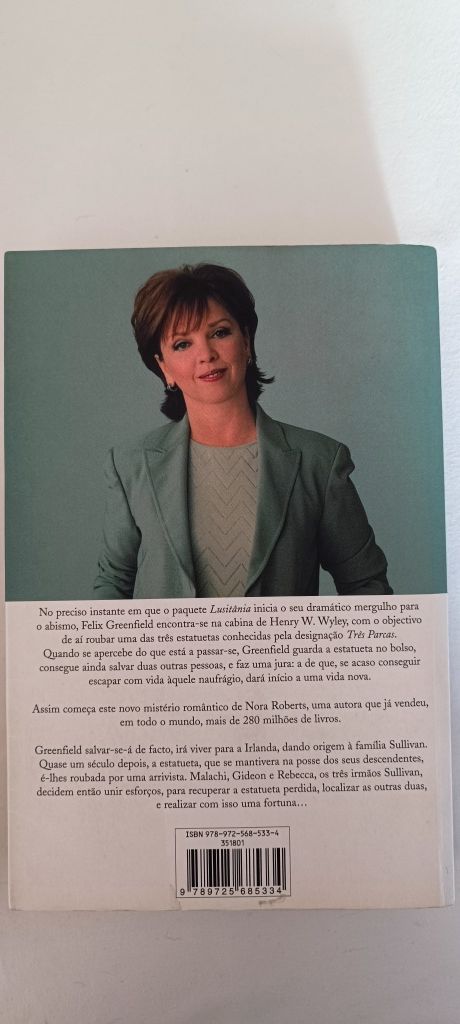 Livro de nora Roberts "três destinos"