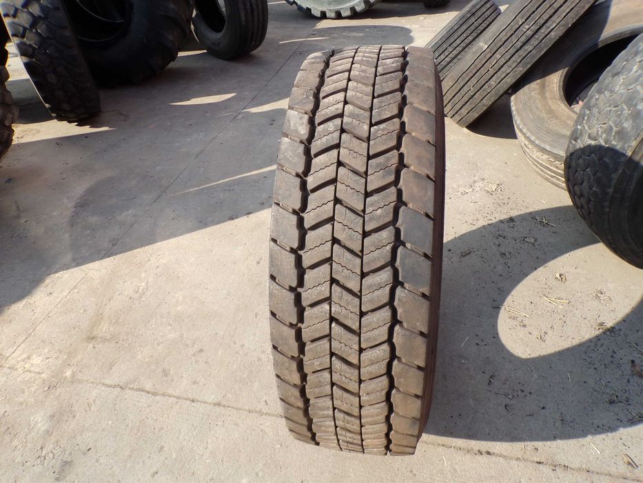 opona 315/70R22.5 UNIROYAL DH40 (900 netto)