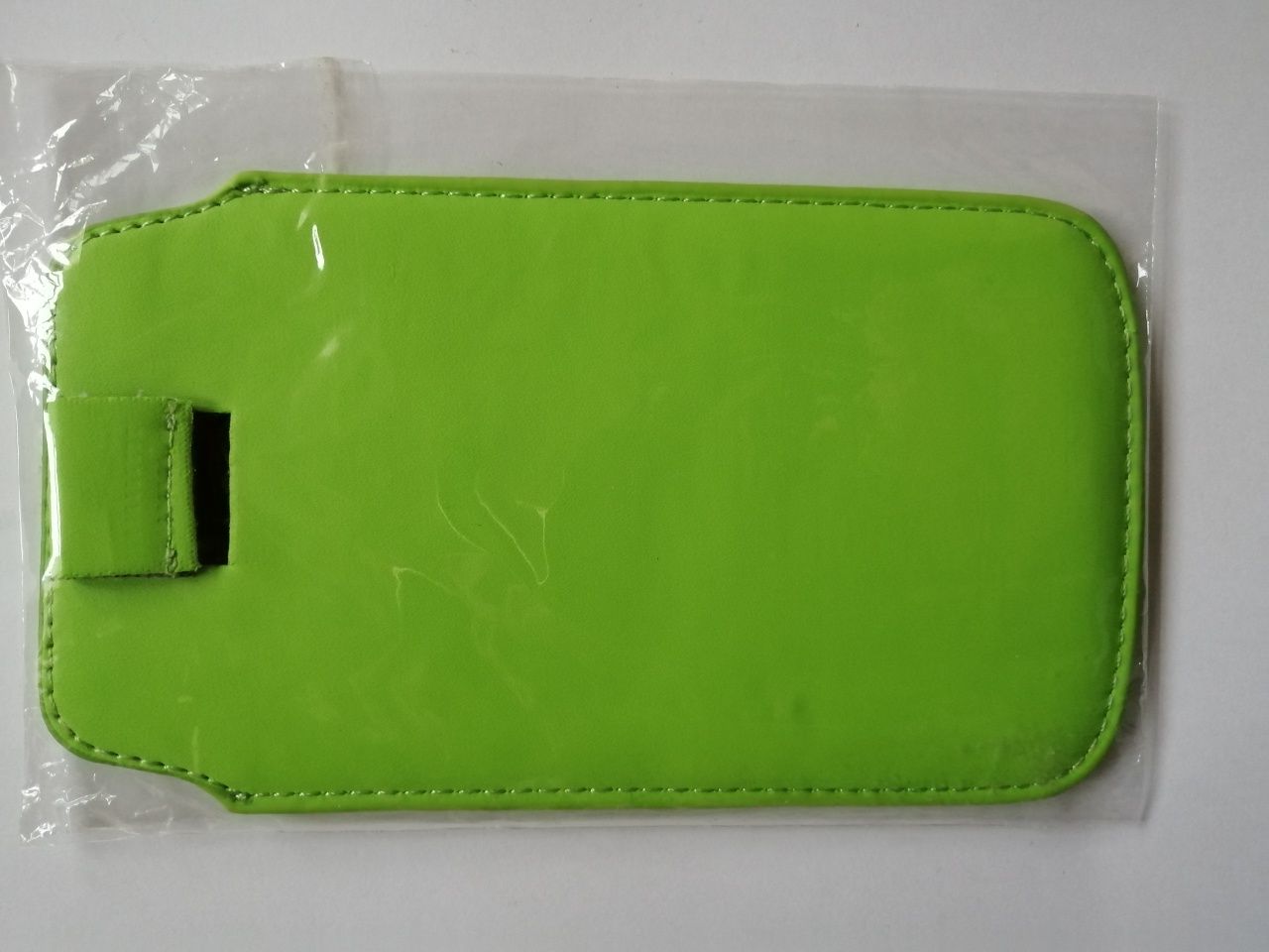 Bolsa para telemóvel em pele verde
