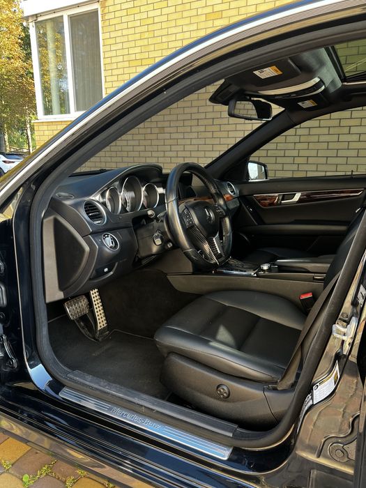 Mercedes-Benz c300 (AMG обвіс) 4х4