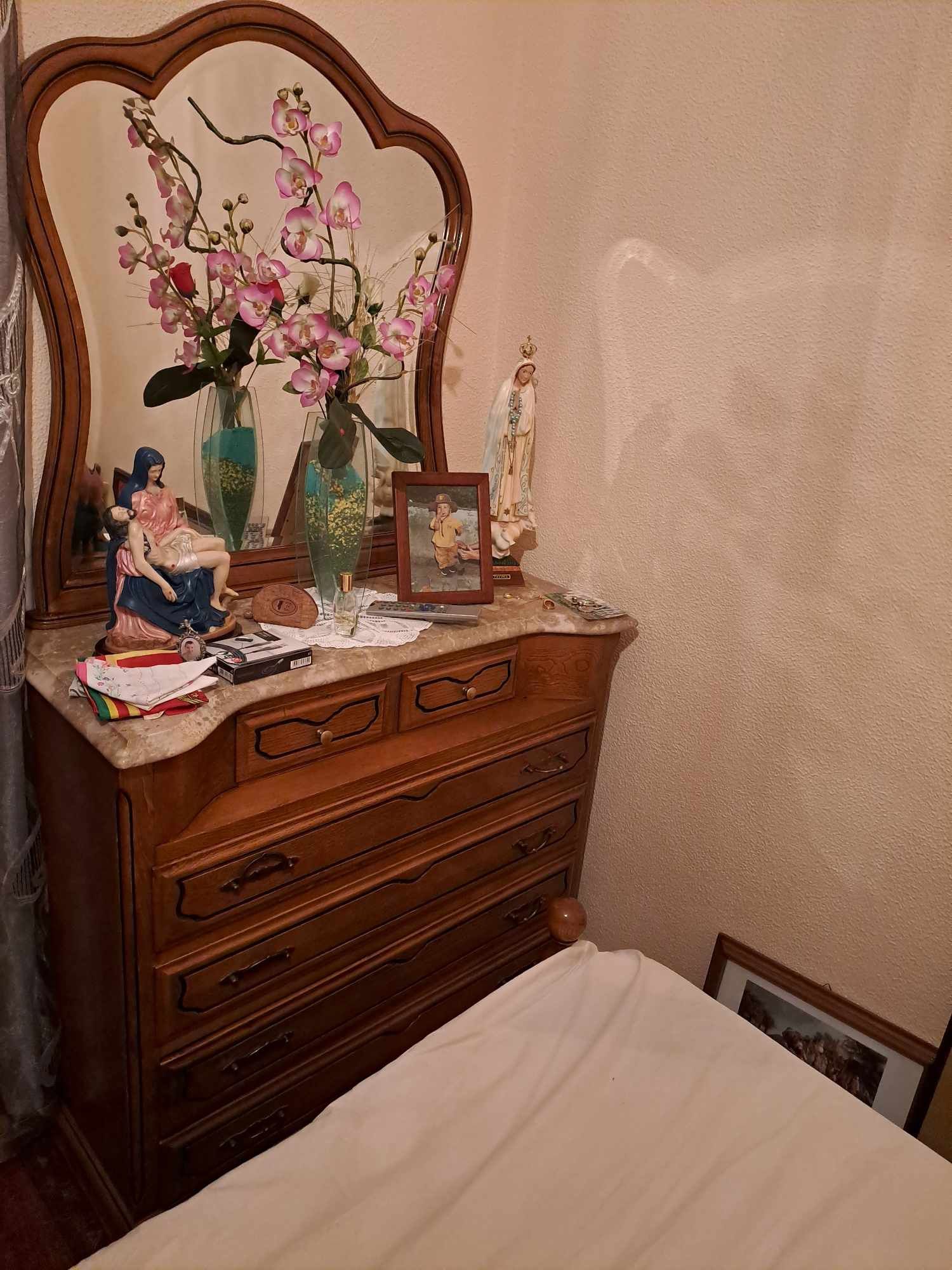 Quarto de Casal Completo em Pinho Massiço