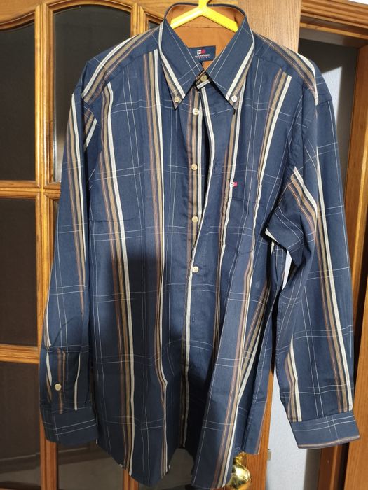 Camisa de homem de tons azul e castanho da marca Tom mago