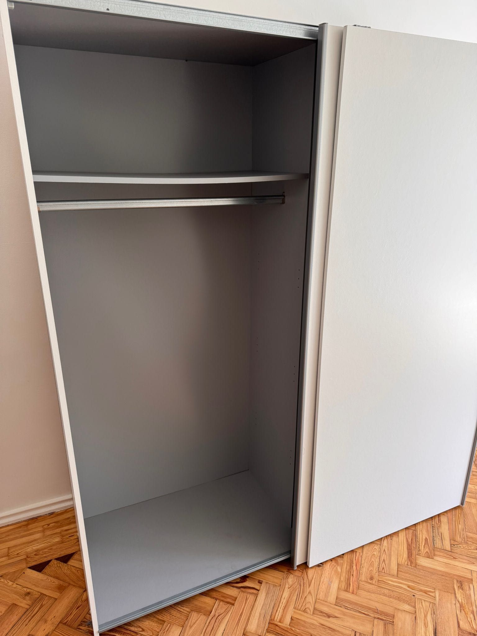 Roupeiro MANDALORE com portas deslizantes - Conforama