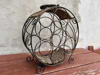 Stojak na wino metaloplastyka wiklina vintage oldschool