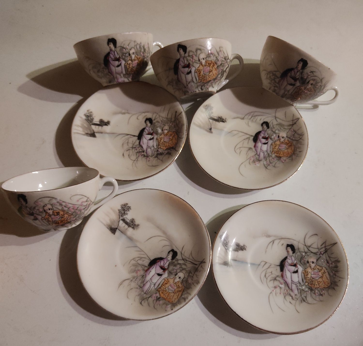 5 chávenas muito antigas de porcelana da Vista Alegre 1881/1921