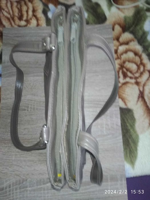 Сумка практичная и удобная.