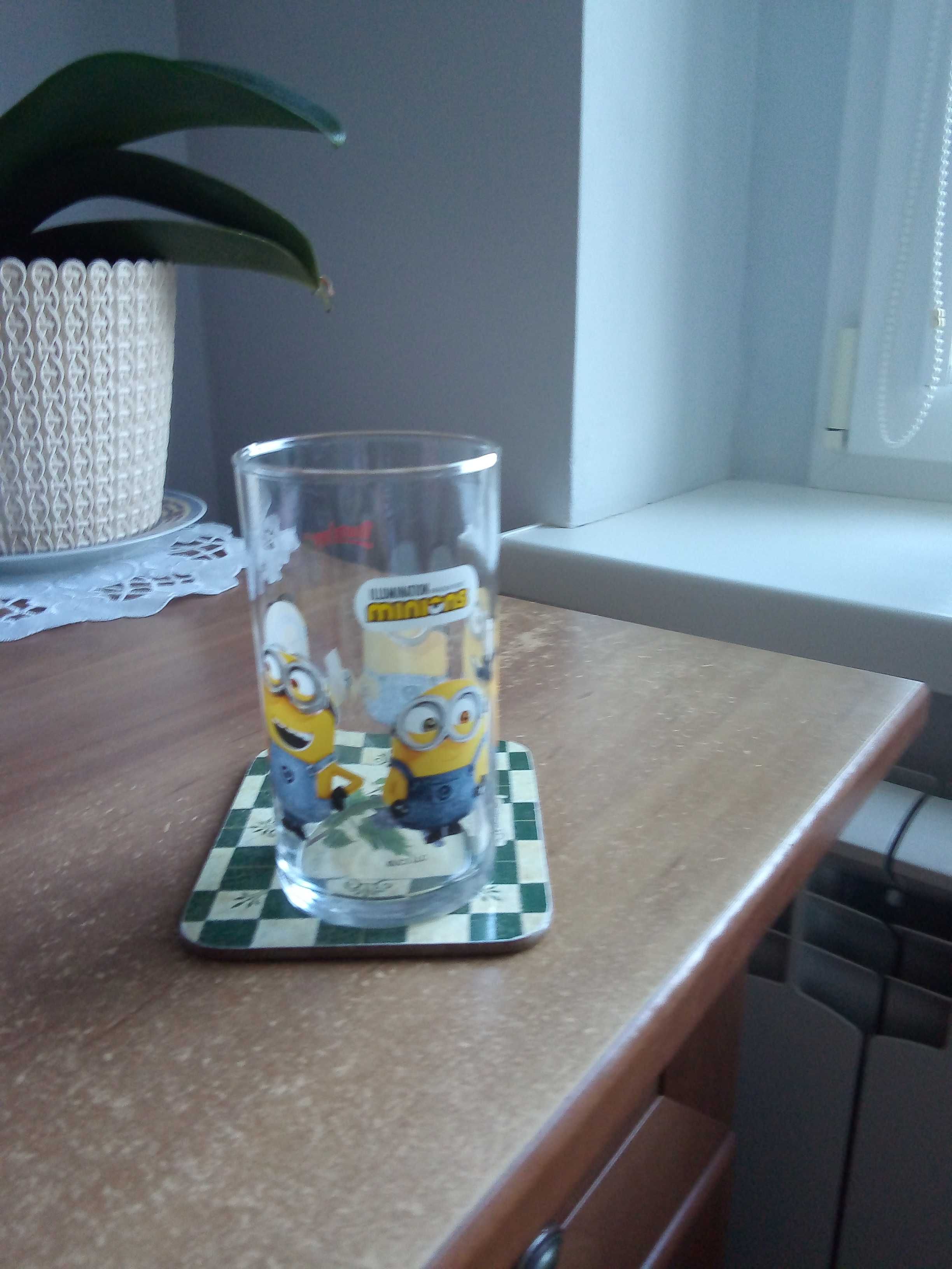 Szklanka nowa z napisem- Minions,