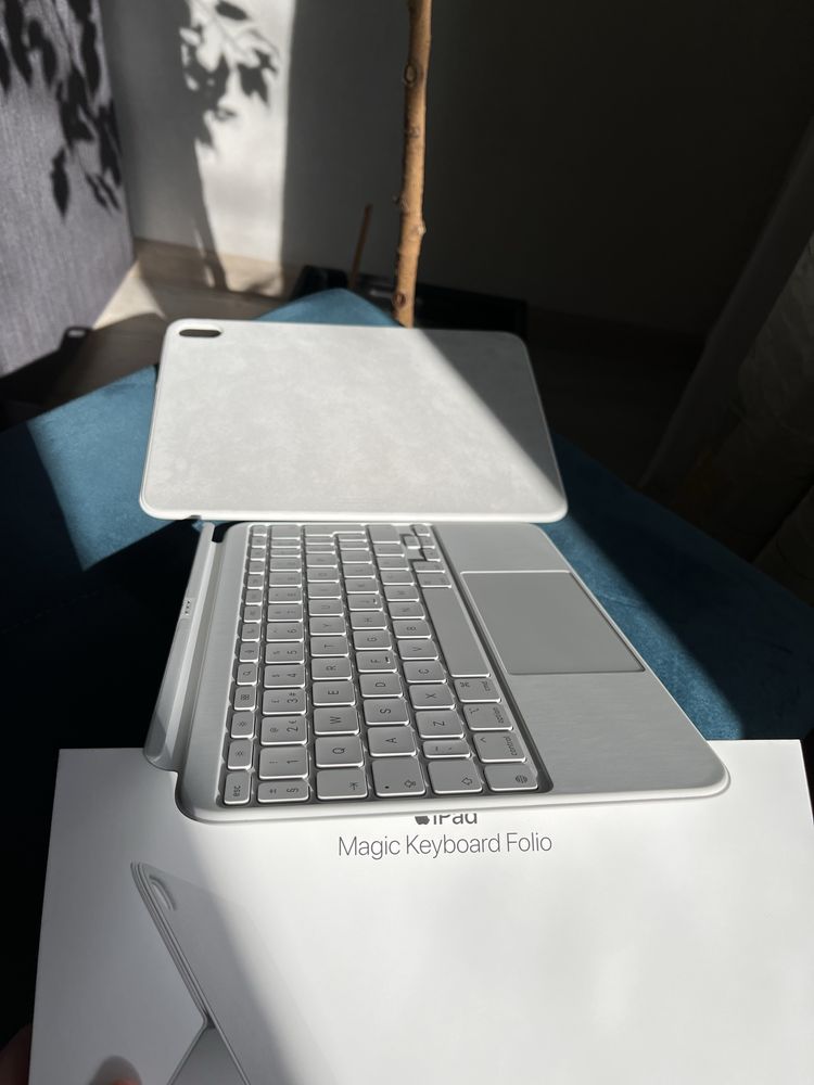 Оригінал чохол-клавіатура Apple magic keyboard folio для Ipad 10rd gen