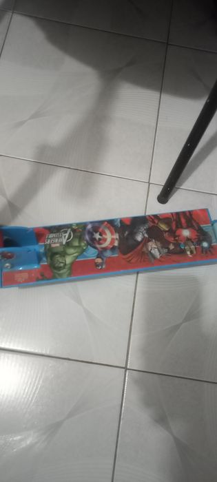 Trotinete de crianca da Marvel