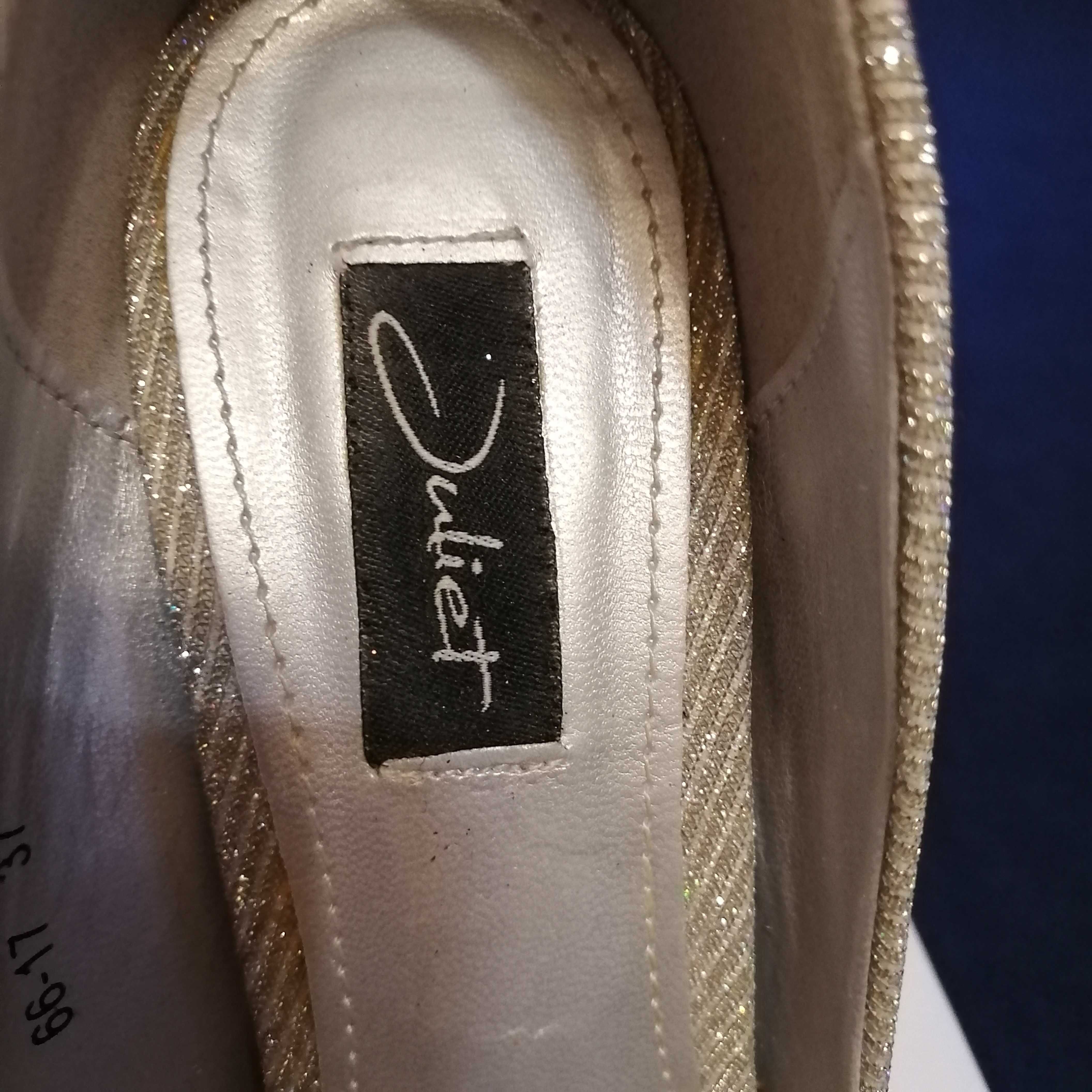 Buty szpilki elegancki