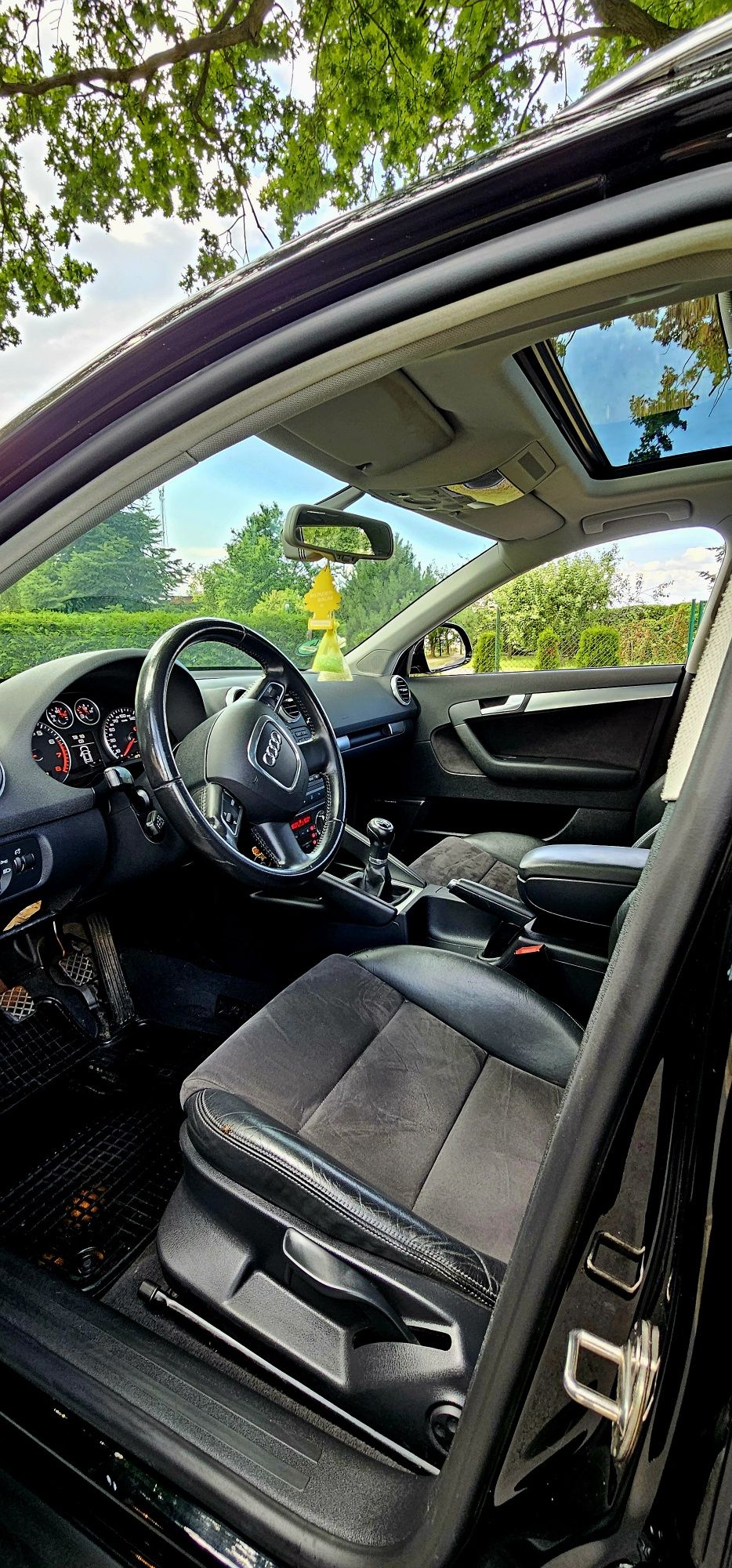 Audi A3 2.0 TFSI  s-line
200 KM • AUTOMAT • NISKI PRZEBIEG •
