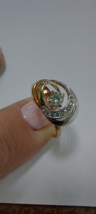 Золотое кольцо с бриллиантами