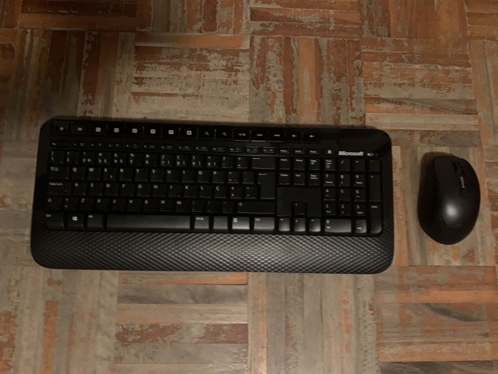 Equipamentos informáticos diversos - monitor, teclados e ratos