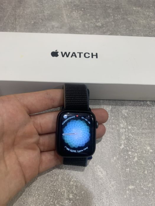 Apple watch se  sport loop