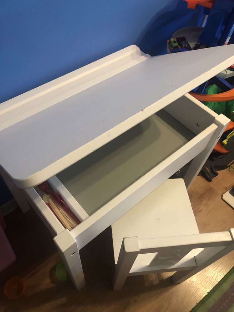 Stolik, biurko dla dziecka Sundvik Ikea razem z krzesełkiem