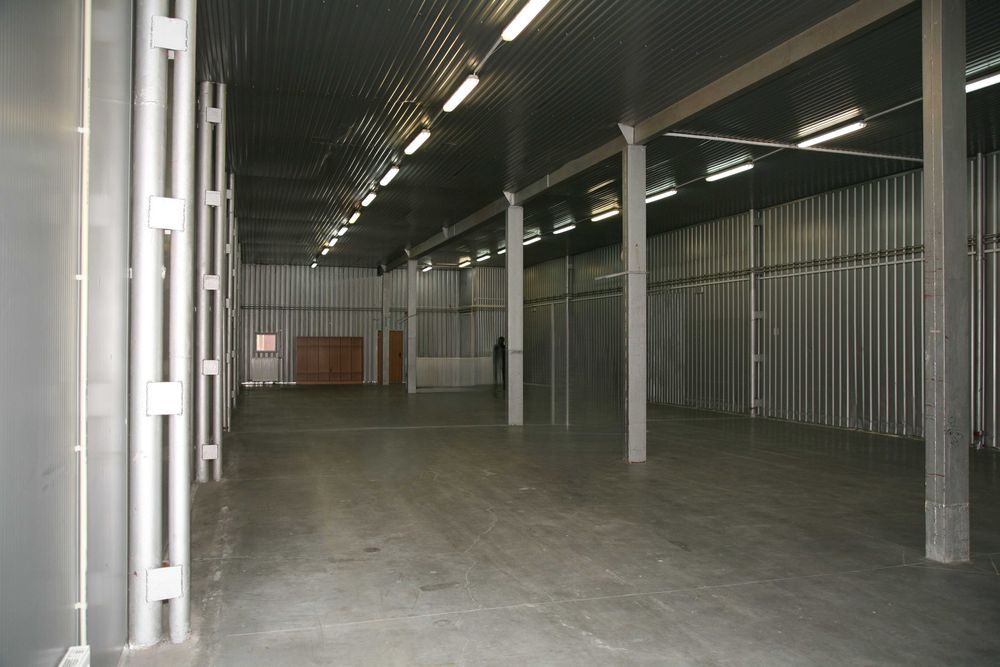 hala/magazyn z biurami 420 m kw. blisko AOW Ww Fabryczna
