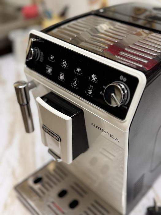 Зернова кавомашина кавоварка Delonghi Autentica гарантія