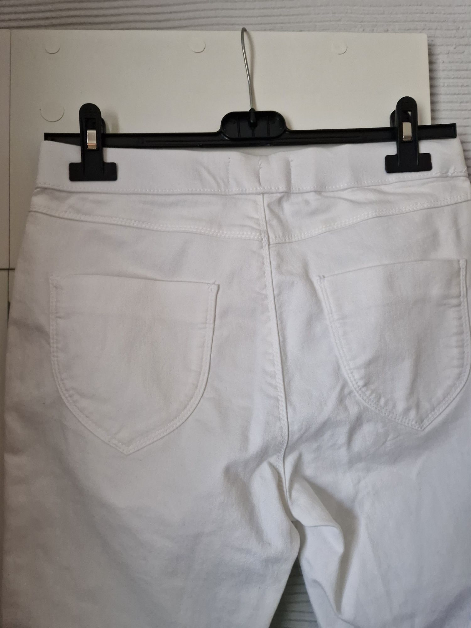 Białe legginsy/spodnie rozmiar M nowe