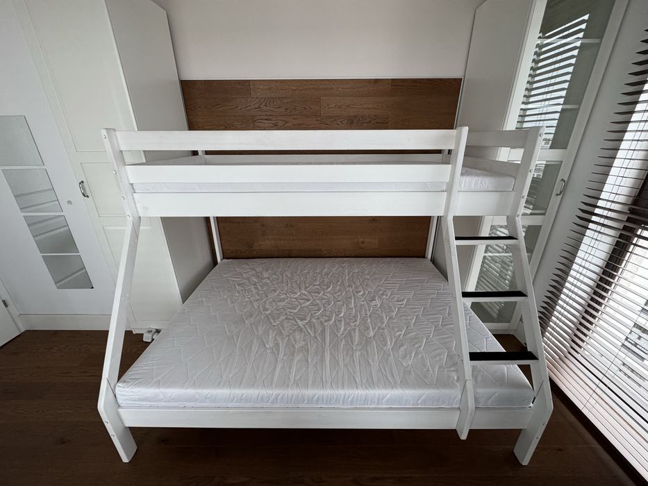 Łóżko piętrowe białe + materace 90×200 i 140×200 – TRANSPORT