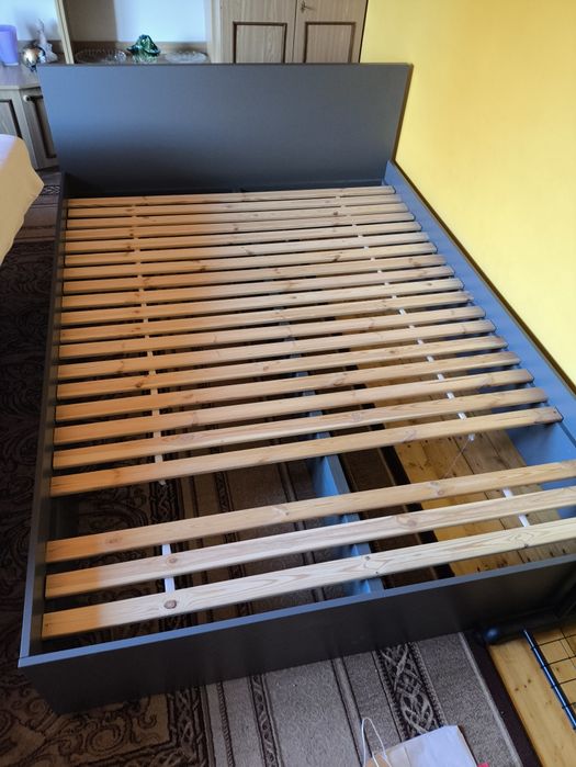 Sprzedam łóżko używane, z materacem lub bez.