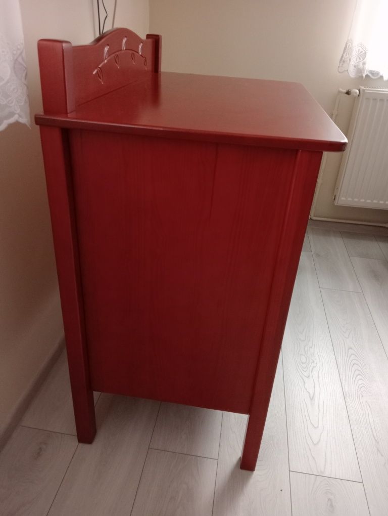Zestaw mebli drewnianych szafa z komodą