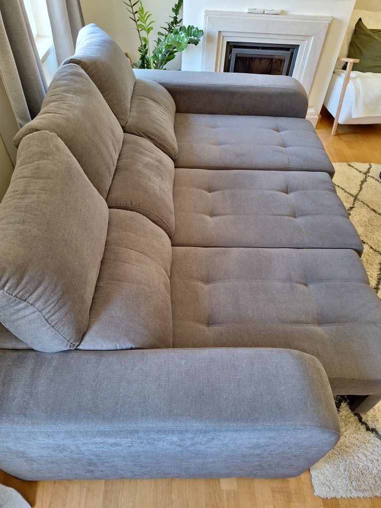Sofá cinzento de 3 lugares com chaise