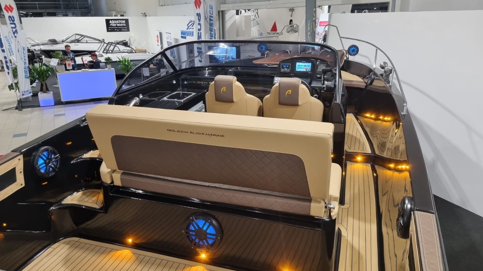 Motorówka lódz motorową kombinować HYBRID 776 sundeck