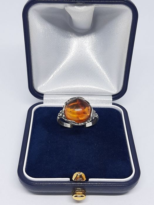 Unikatowy pierścionek ze srebra, srebro 925 z bursztynem