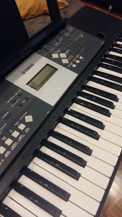 Piano Yamaha 230