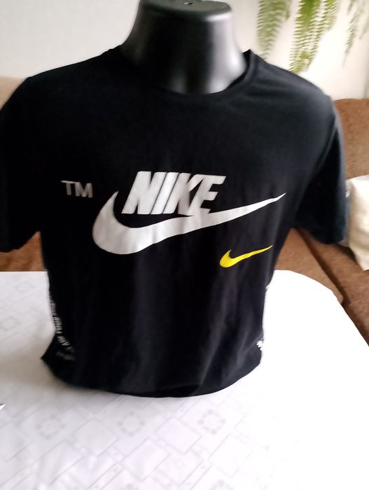 Koszulka damska Nike długość 73 szerokość 106
