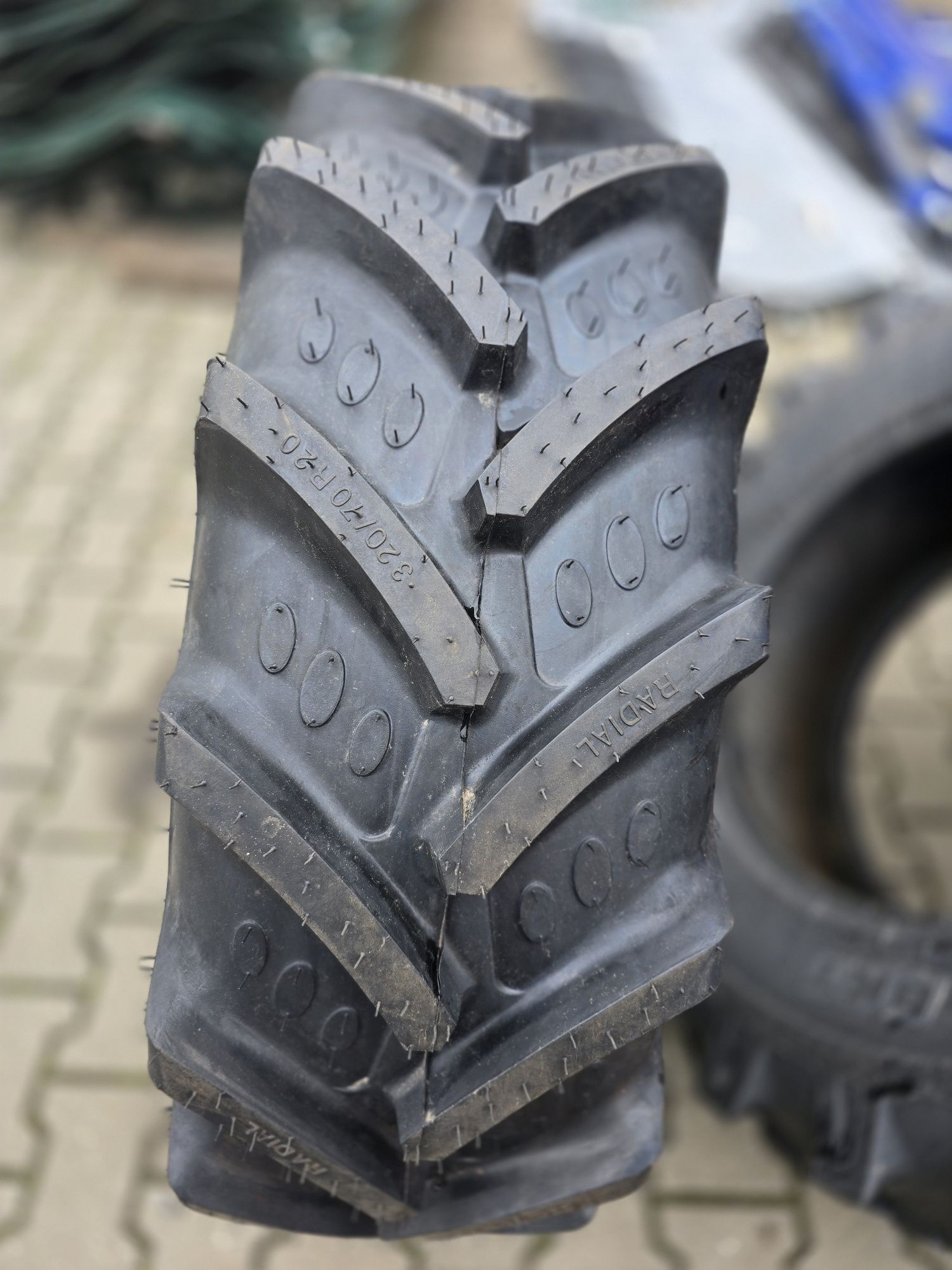 Opona 320/70r20 BKT