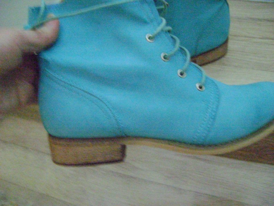 ботинки женские демисезон.JUMEX р 39(25 см) и Clarks 40 (26 см)