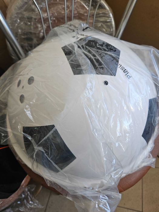 Grill przenośny w kształcie piłki nożnej